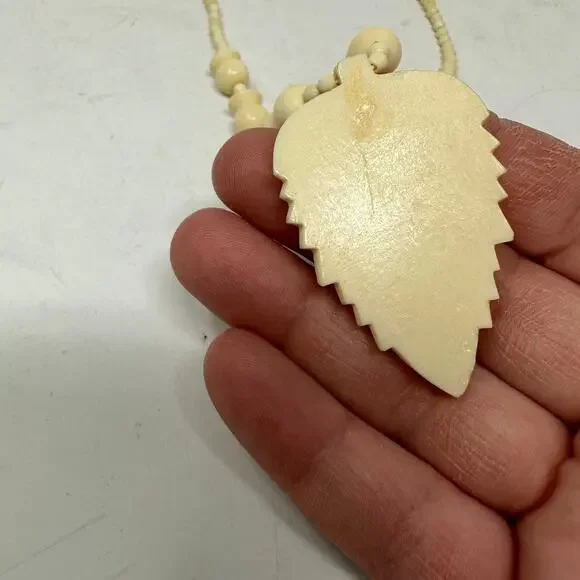 Vintage 70s Carved Bone Beaded Leaf Pendant Necklace Tribal Cream - Picture 7 of 8